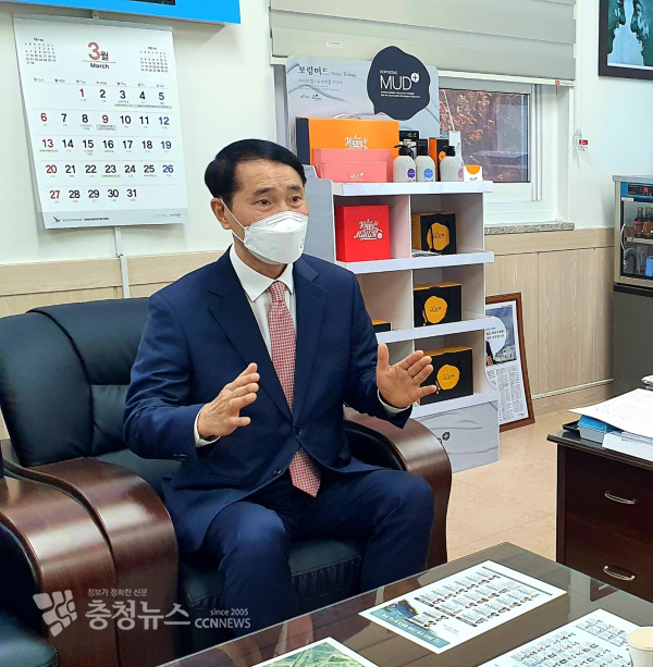 인터뷰 중인 조한영 사무총장/이성엽 기자