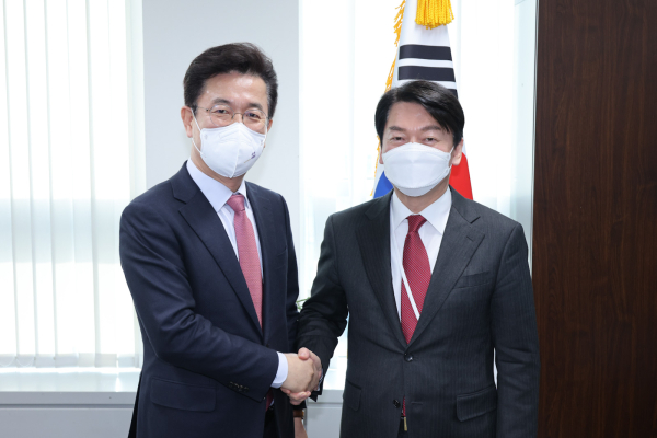 허태정 대전시장과 안철수 대통령직 인수위원장.