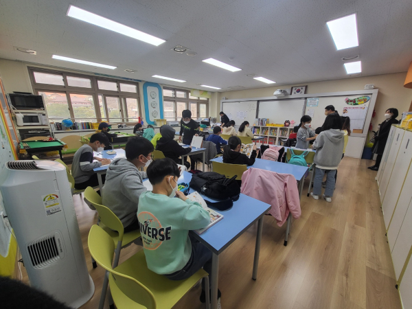 지난 21일, 감성초등학교 교직원들을 대상으로 방과후학교 및 돌봄교실 컨설팅 실시 모습