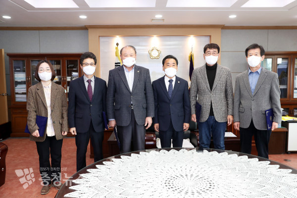 6일 태안군의회 의장실에서 열린 2021회계연도 결산검사위원 위촉식 모습.