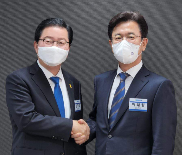 민주당 대전시장 경선 후보자. (우측부터) 허태정 대전시장, 장종태 전 서구청장.