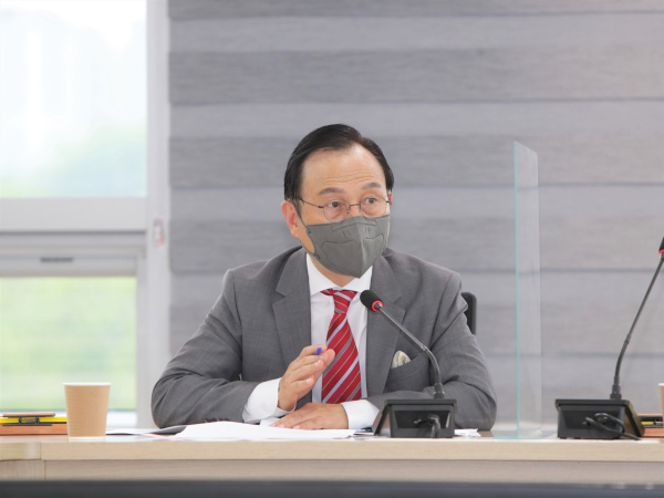 간부회의를 주재하는 박상돈 천안시장