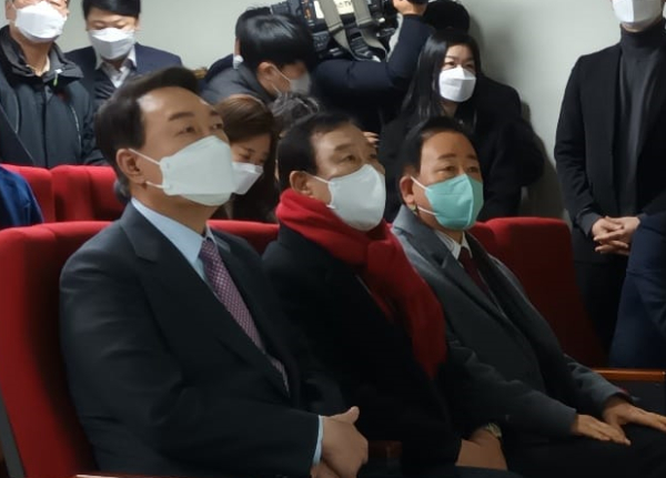 좌로부터 윤석열 당선인, 최민호 세종시장 후보, 송명석 예비후보