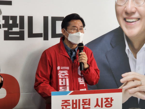 인사말을 하는 박경귀 아산시장 후보