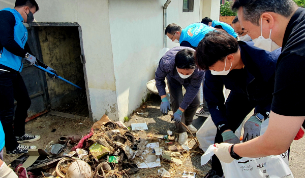 농촌 집 고쳐주기 활동 실시 모습