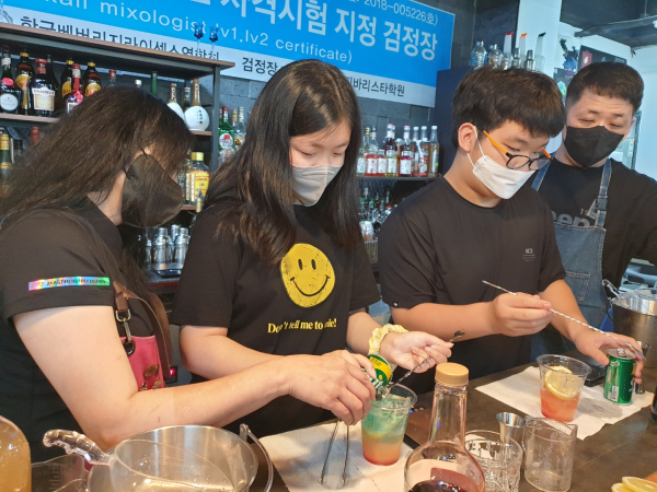 아산시청소년문화의집 진로 체험 프로그램 운영 장면