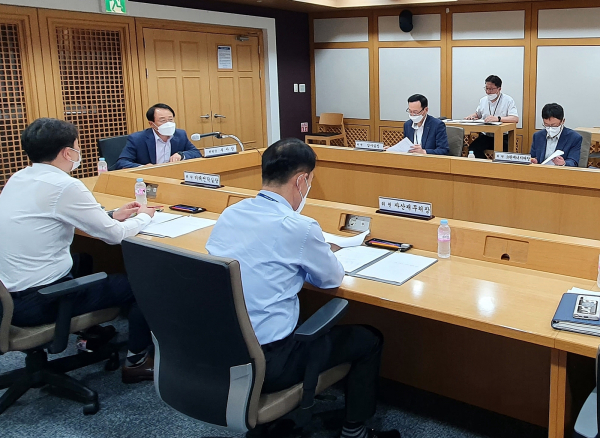 온실가스감축및에너지절약추진위원회에서 김병수 부사장은 친환경 저탄소농어촌 조성을 위해 적극 노력하겠다고 말했다