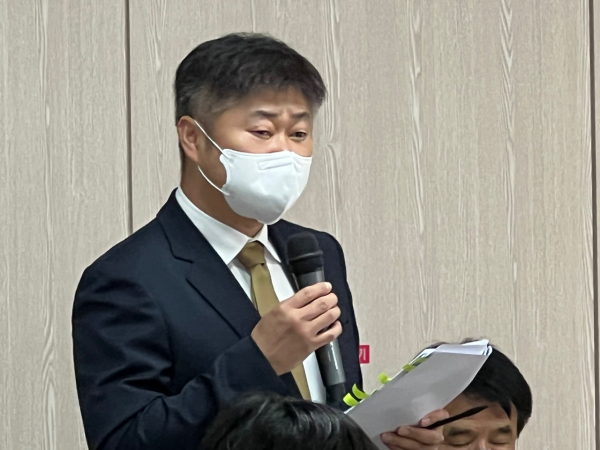 권혁만 인수위원이 기자질의에 대해 설명하고 있다.