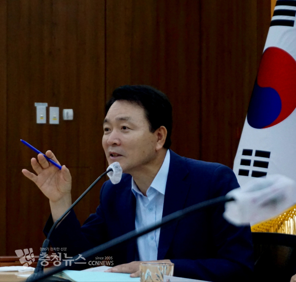 성일종 국회의원이 20일 서산시청 중회의실에서 2023년도 정부예산 확보를 위한 간담회를 하고 있다./이성엽 기자