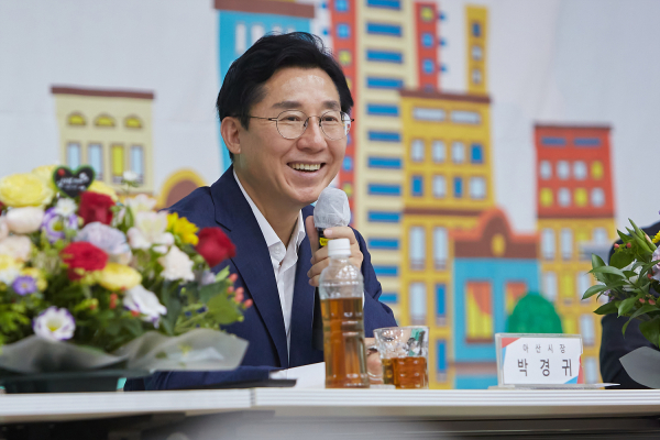 간담회를 진행하는 박경귀 아산시장