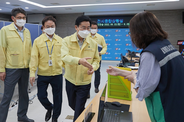 박경귀 아산시장-아산시의회, 을지연습 근무자 격려