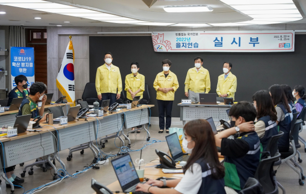 박경귀 아산시장-아산시의회, 을지연습 근무자 격려