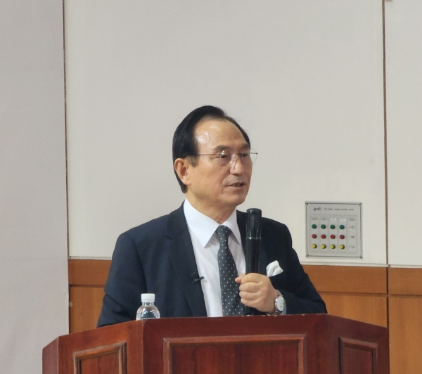 토크콘서트를 진행하는 박상돈 시장/박동혁 기자