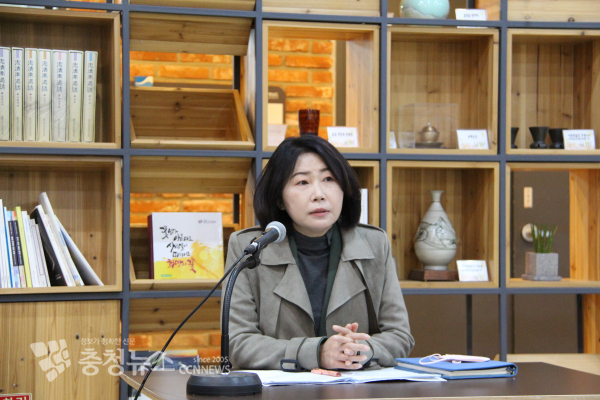 주향 충남도 대변인은 1일 오후 도청 프레스룸에서 기자간담회를 가졌다/사진 권상재 기자