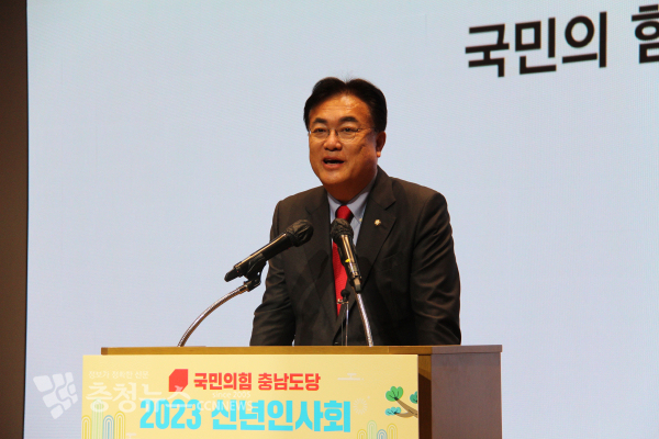 정진석 비대위원장은 “모든 것이 자랑스런 당원동지 여러분이 선두에 섰기 때문이다”라고 말했다/사진 권상재 기자