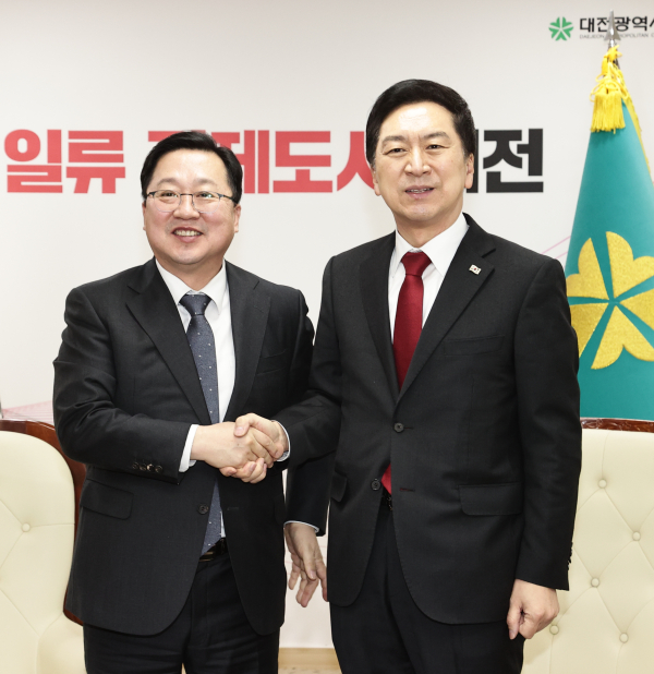 (왼쪽부터) 이장우 대전시장, 김기현 의원.