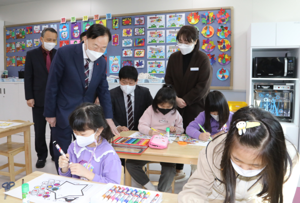 설동호 대전교육감, 대전호수초 초등돌봄 현장 방문