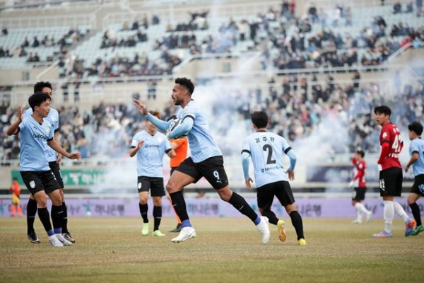두 번째 골을 넣은 모따/한국프로축구연맹 제공