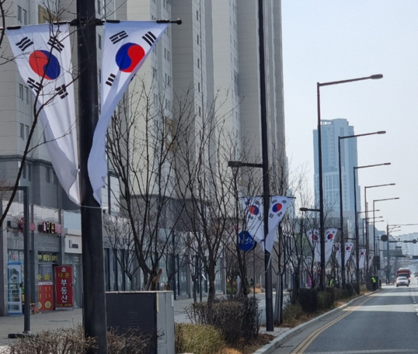 가로기 게양 모습