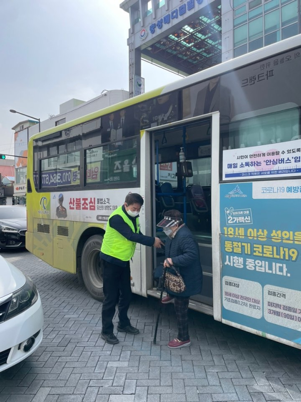 교통사고 예방 캠페인 및 봄철맞이 승하차도우미 활동 펼쳐