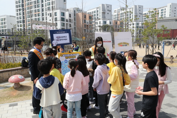 교통안전캠페인 단체사진