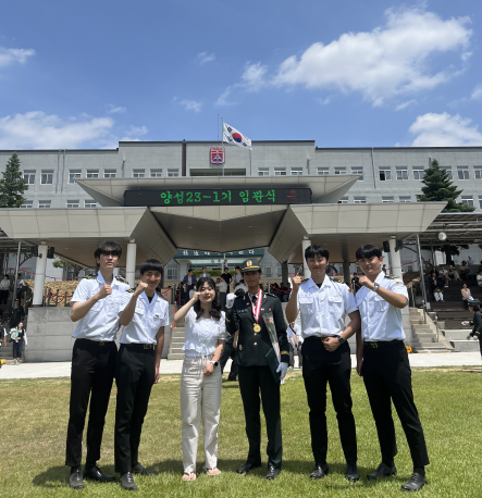 대덕대학 남다정하사 국방부장관상 수상 축하 모습