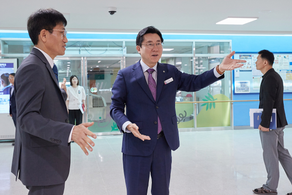 박경귀 시장 이순신고등학교 방문 장면