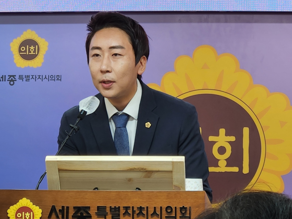 언론브리핑 하는 임채성 세종특별자치시의회 행정복지위원장