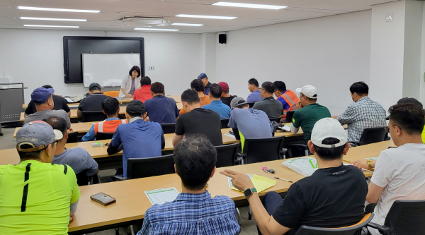 14일 군 교육문화센터에서 진행된 보건관리 순회 점검 모습.