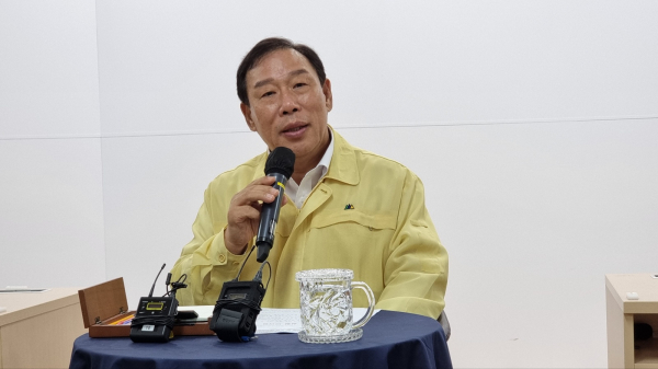 기자좌담회 하는 최민호 세종시장