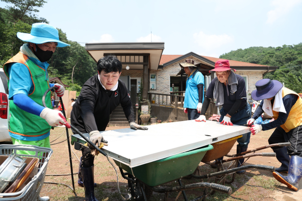 청양군 집중호우 피해지역 자원봉사 참가 모습