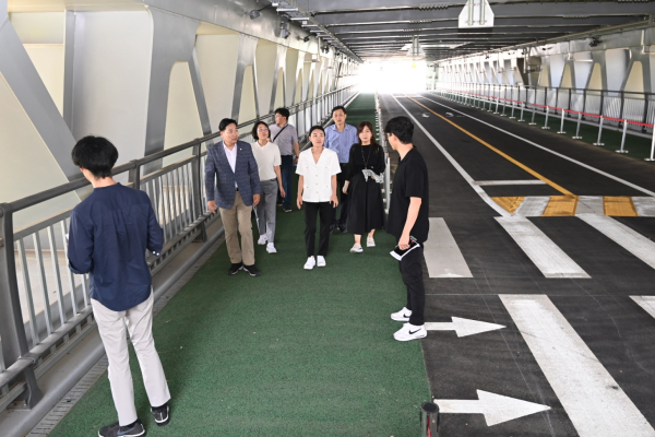 우수공원으로 평가받는 세종시 금강보행교와 수변공원 등 선진지 견학 모습