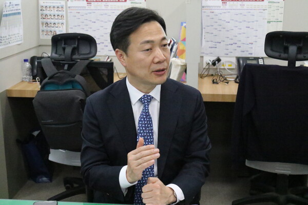 이택구 대전시 행정부시장이 2일 대전시청 기자실에서 정부합동평가 결과에 대해 설명하고 있다.