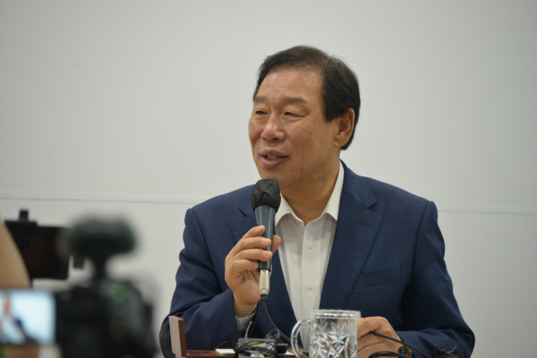 기자간담회 하는 최민호 세종시장&nbsp;