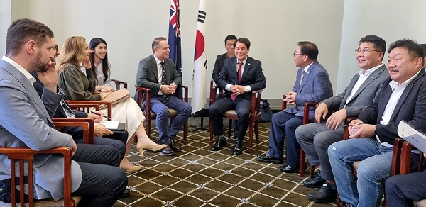 대전시의회 산건위 위원들 호주 브리즈번 시장 접견 모습