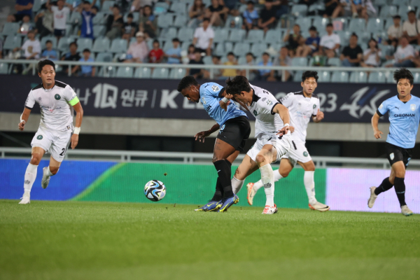 천안과 안산의 K리그2 30라운그 경기 장면/한국프로축구연맹 제공