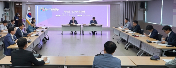 주간 간부회의 진행 장면/아산시 제공