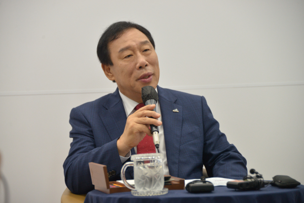 기자간담회 하는 최민호 세종시장&nbsp;