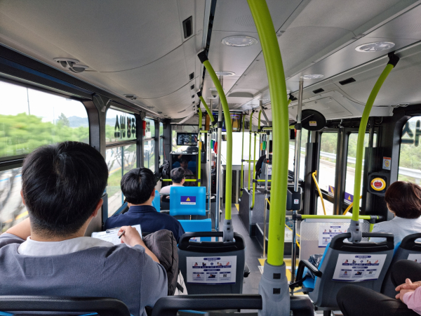 충청권 자율주행 버스 차량 탑승 사진