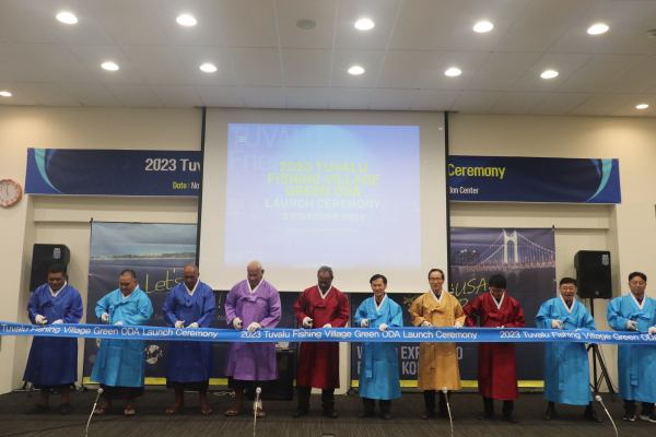 3일(현지시간) 투발루 수도 푸나푸티에서 투발루 어촌개발 공적원조 사업 출범 기념식 모습