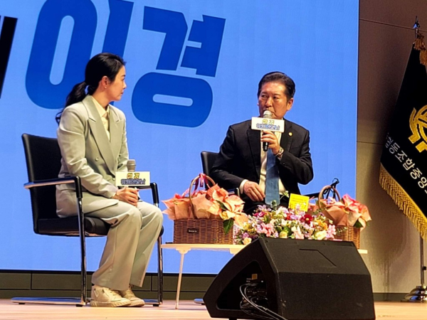 이경 민주당 상근부대변인 출판기념회 모습(왼쪽부터 이경 부대변인, 정청래 최고위원)