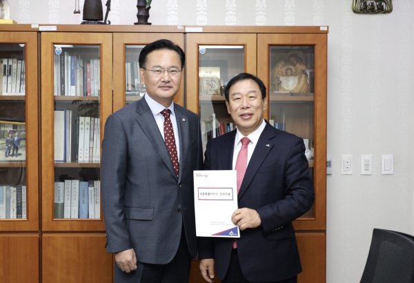 유성범 의원 면담 모습