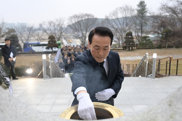 백성현 시장 충령탑 참배