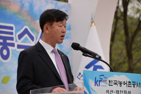 경과보고 하는 김덕규 지사장