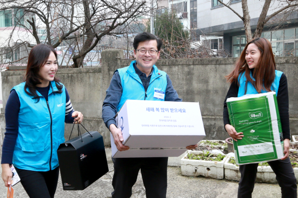 현대제철 당진제철소는 설 명절 맞아 선물 상자 전달식 모습
