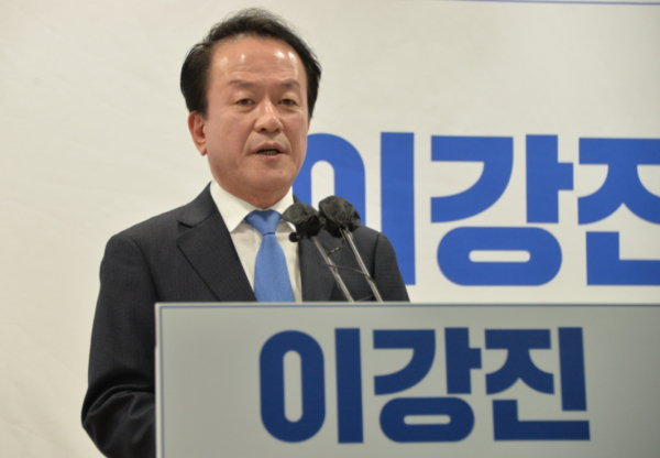 출마선언 하는 전 이강진 세종시 정무부시장&nbsp;