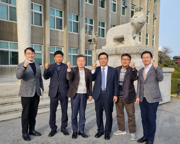 원광대학교 방문 사진  * 한국농수산식품유통공사 김춘진 사장(우측 3번째)