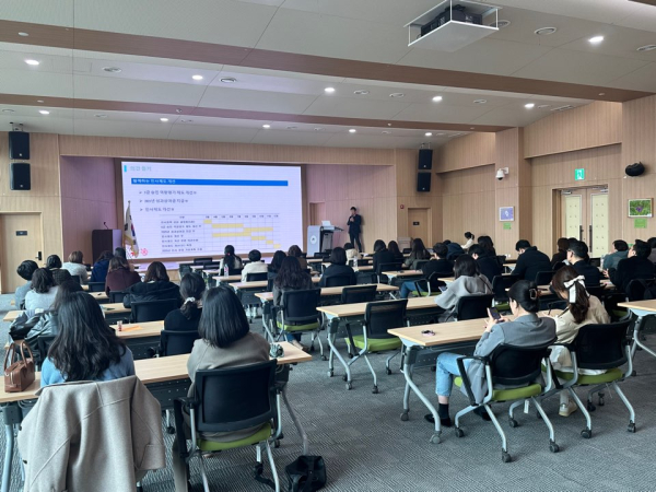 지난 3월 19일에 인사정책 공감 설명회에서 인사정책을 설명하고 있다.