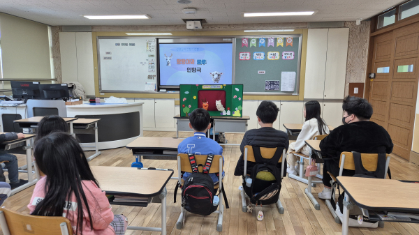 연남초등학교 학생들이 디지털 성폭력 예방 교육을 받고 있다.