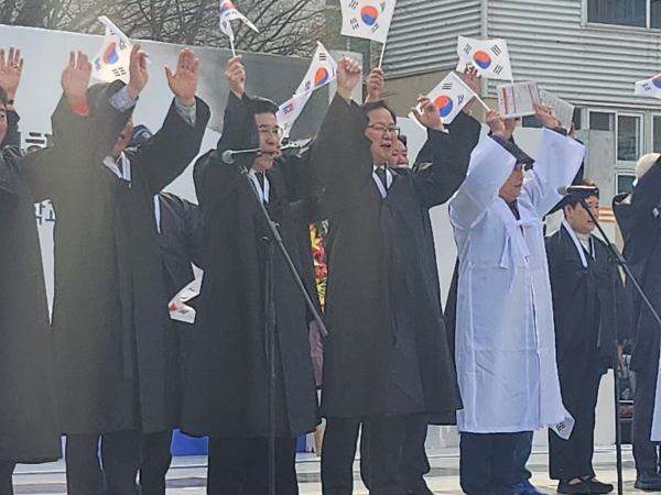 두계장터 4·1 독립만세운동 재현행사 만세삼창 모습